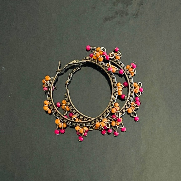 Orange/pink beaded hoop earrings - Picture 2 of 2
